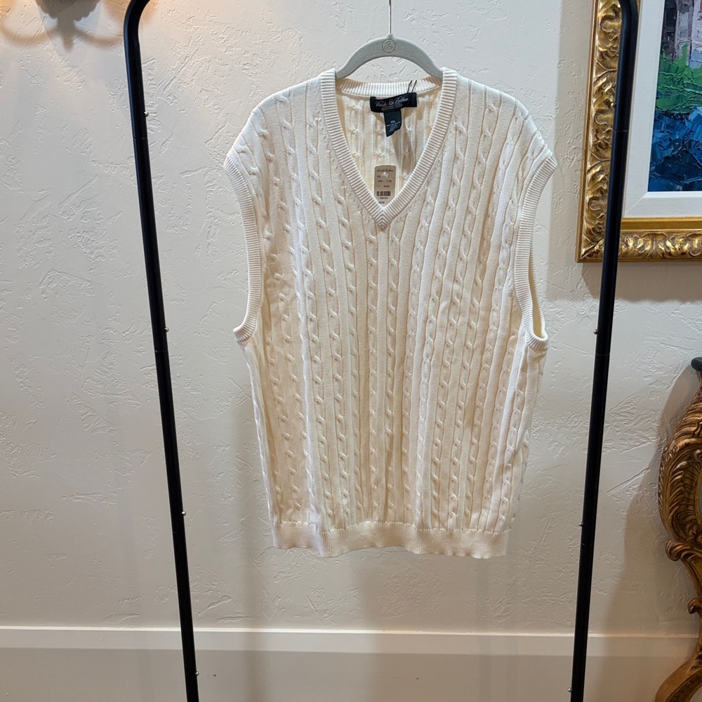 BROOKS BROTHER’S Men’s Cream Cable-Knit 
V-Neck Sweater Vest XXL